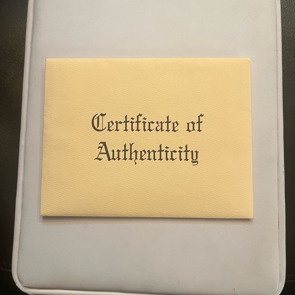 Authentic Ni’ihau shell lei 18” - Picture 9 of 12